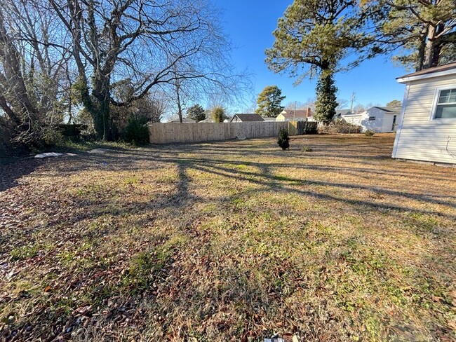 Building Photo - CUTE AND COZY 3 BEDROOM HOME AT BUCKROE BE...