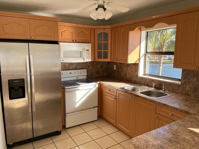 Building Photo - 6862 NW 173rd Dr