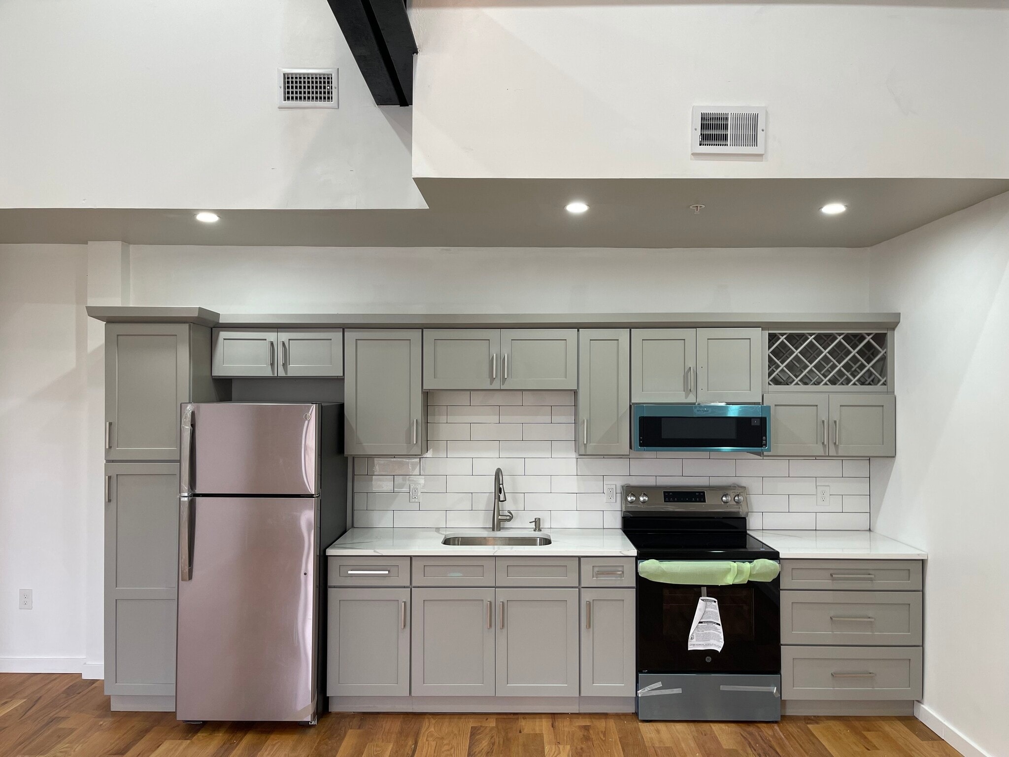 Building Photo - 711 Chew St