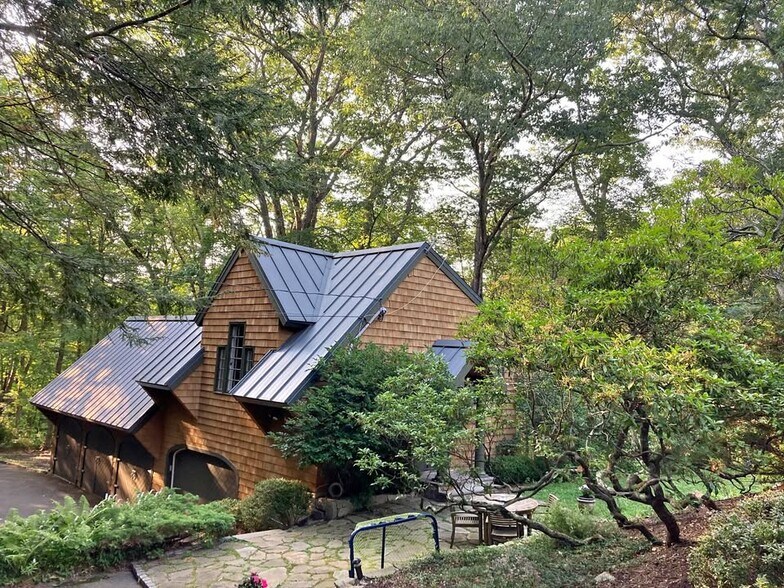 Building Photo - 302 Old Branchville Rd