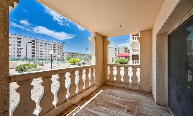 Building Photo - 7930 E Camelback Rd