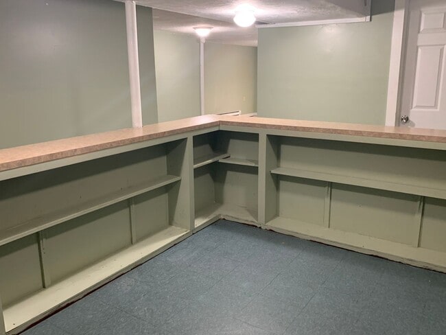 Building Photo - MOVE IN READY, APPLY NOW!!