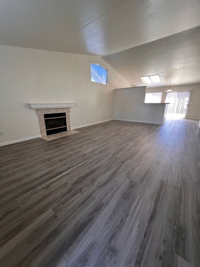 Building Photo - Available Now! Freshly Painted with lots of newness. Dry Creek Meadows Area