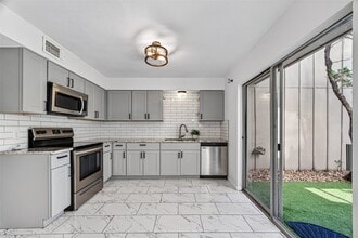Building Photo - 8046 Ellinger Ln