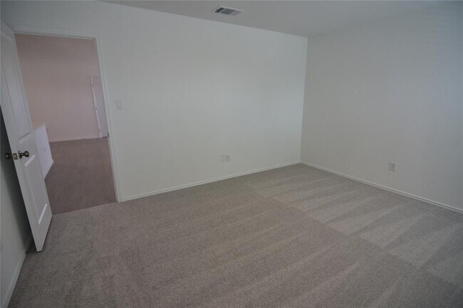 Building Photo - 275 Bugbee