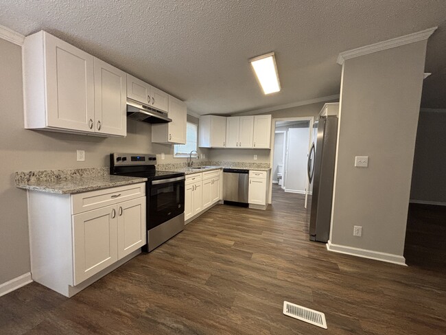 Building Photo - 1100 Big Sandy Creek Ln