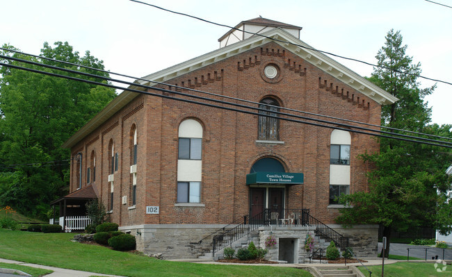 Building Photo - 102 W Main St