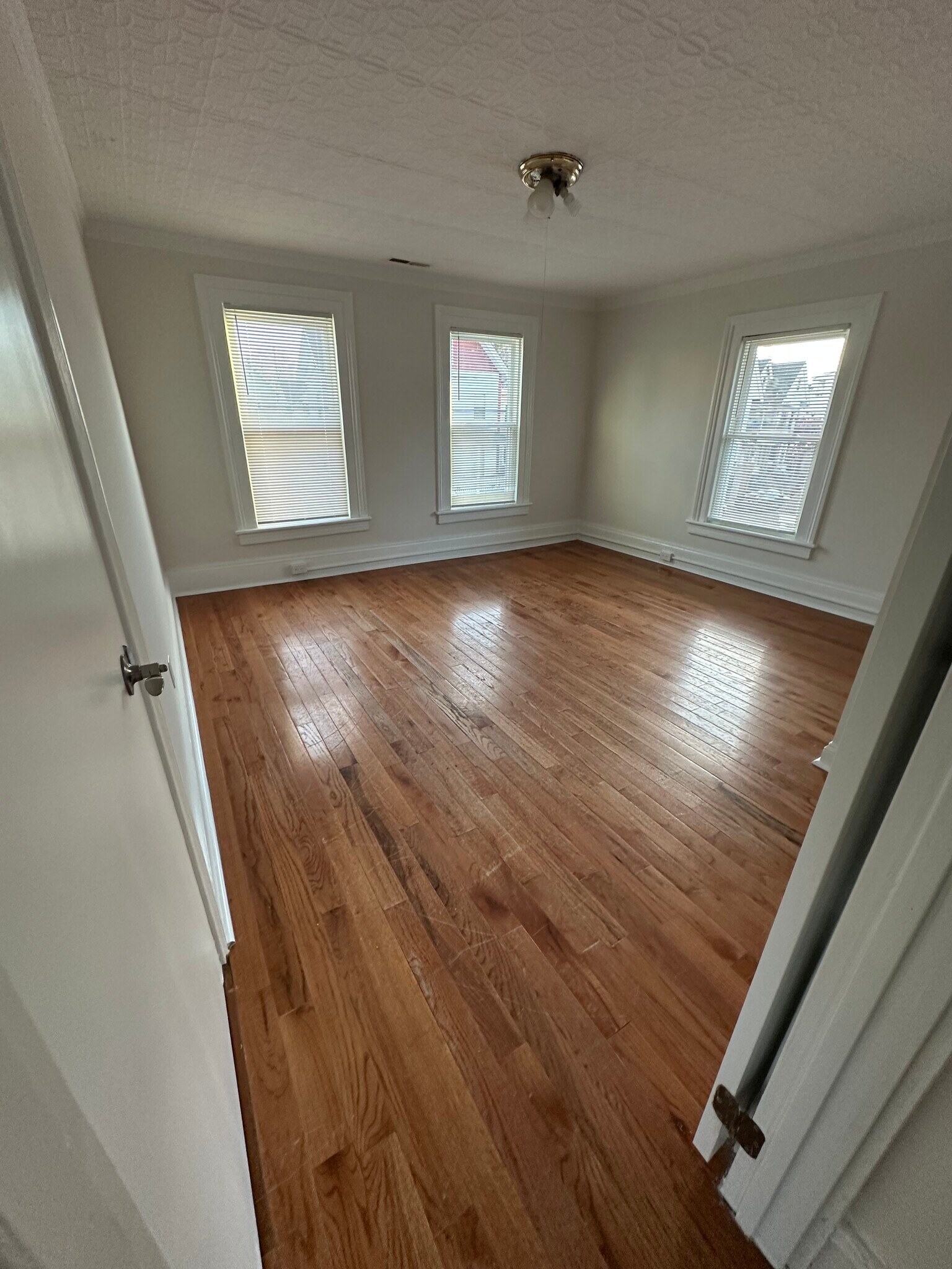 Building Photo - 164 Hanover St