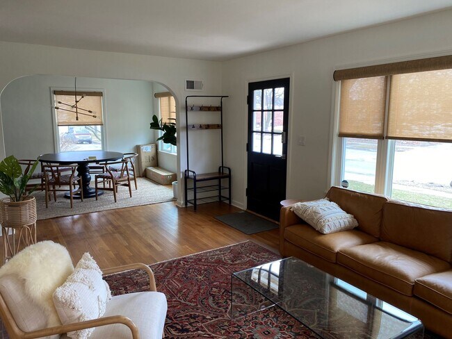 Primary Photo - Renovated 3-bed, 2-bath home close to scho...