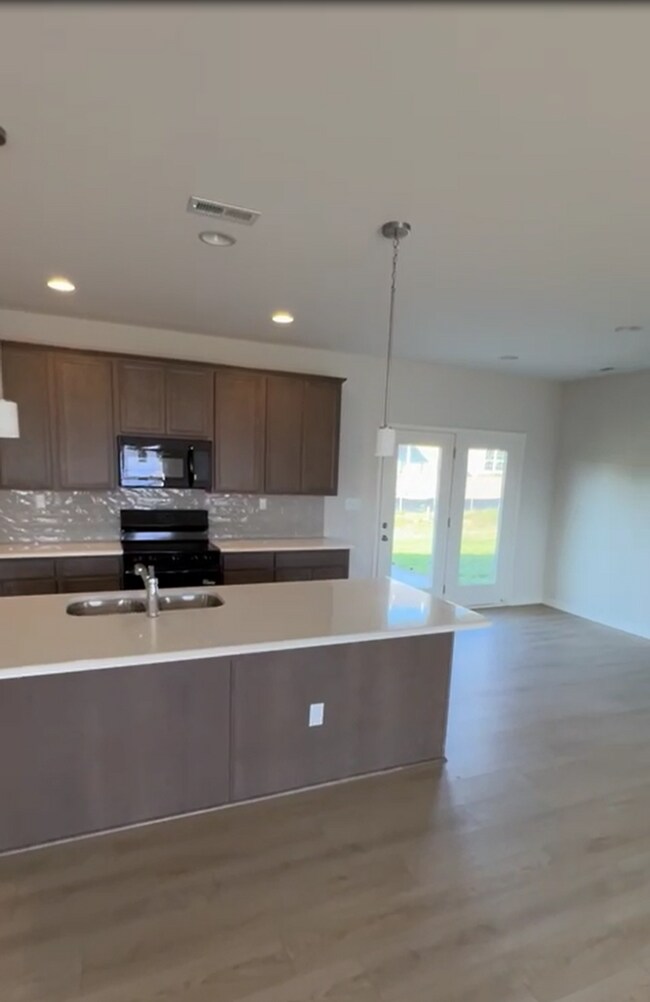 Building Photo - 2841 Blackford Pkwy