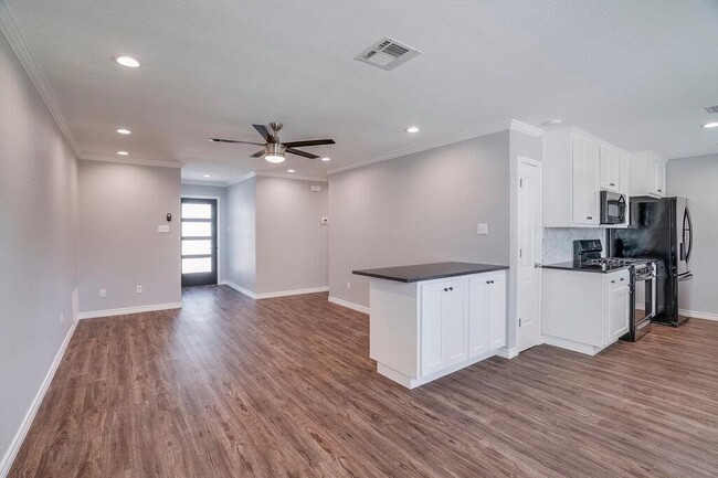 Building Photo - 226 Claris Ln
