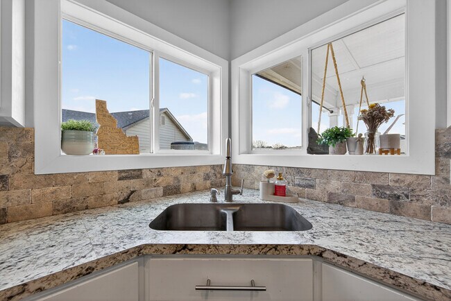 Building Photo - 2110 S Herron Dr