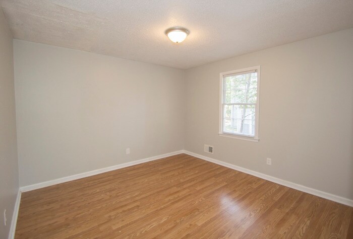 Building Photo - 2504 Banner Hill Rd