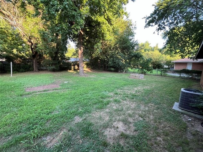 Building Photo - 1603 Franklin Dr