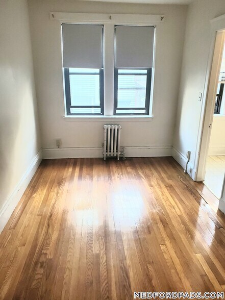 Building Photo - 53 Fellsway W