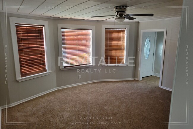 Building Photo - Updated 3 Bedroom/2 Bathroom House in Mobile!