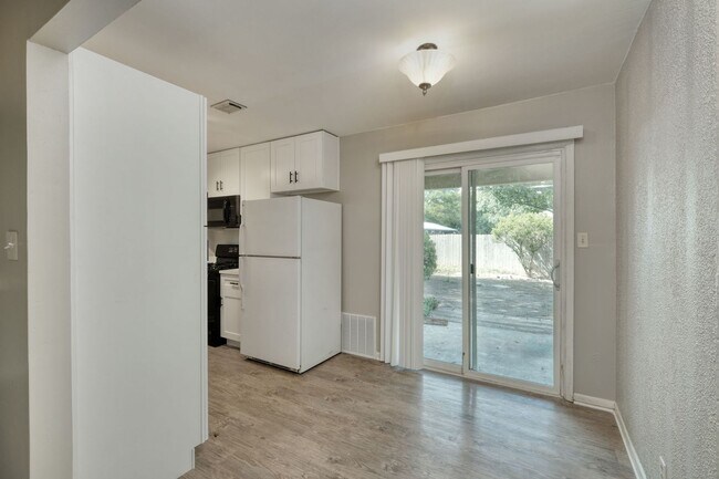Building Photo - 2711 St Edwards Cir