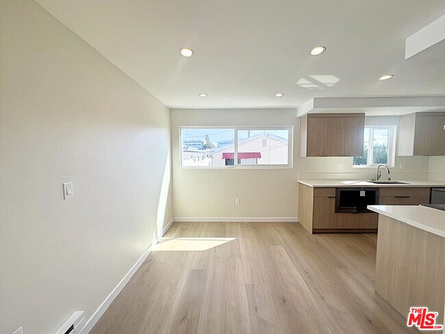 Building Photo - 1302 Amethyst St