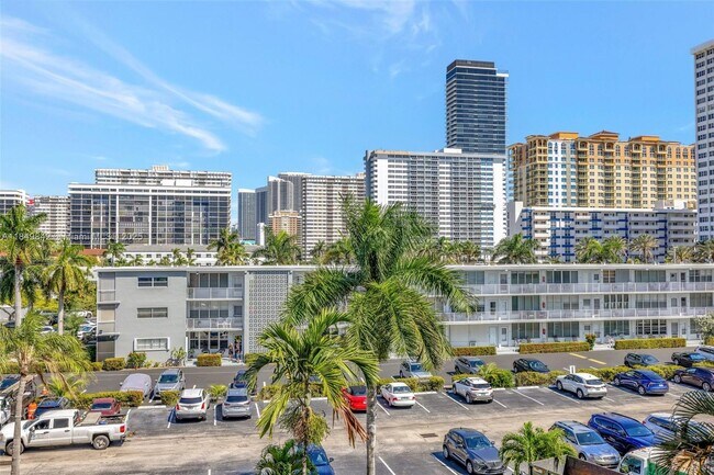 Building Photo - 3181 S Ocean Dr