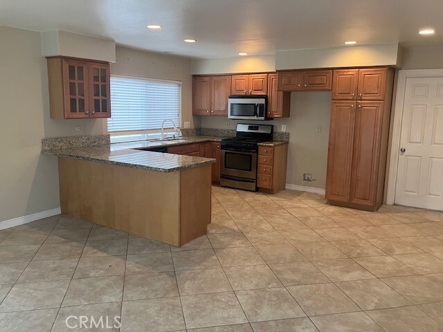 Building Photo - 1536 Yermo Pl