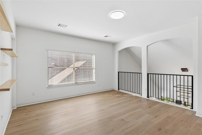 Building Photo - 3831 Sapphire Loop