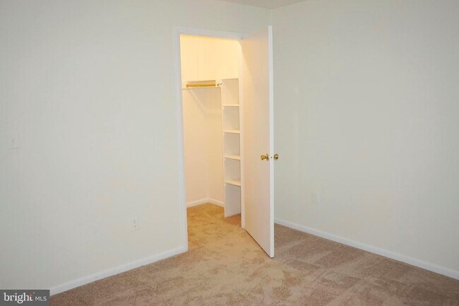 Building Photo - 408 Ravens Crest Dr
