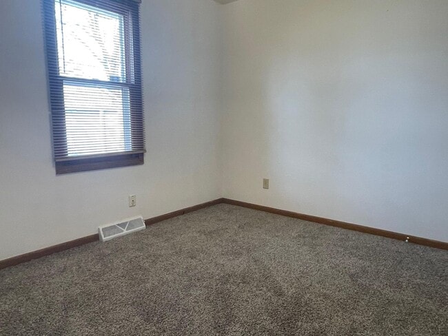 Building Photo - Modern 2 Bed / 1 Bath Home with Detached G...