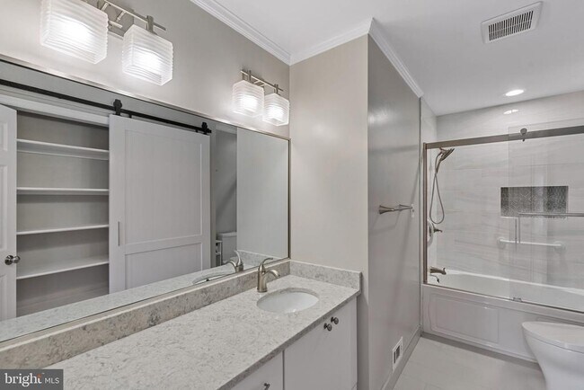 Building Photo - 6860 Williamsburg Pond Ct