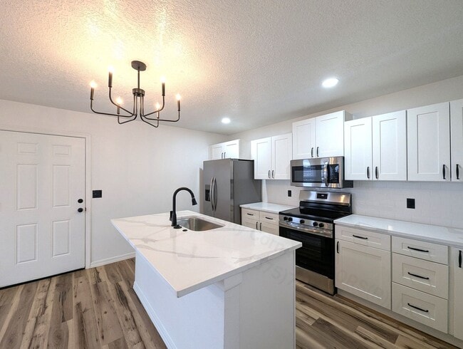 Building Photo - 140 Chisum Dr