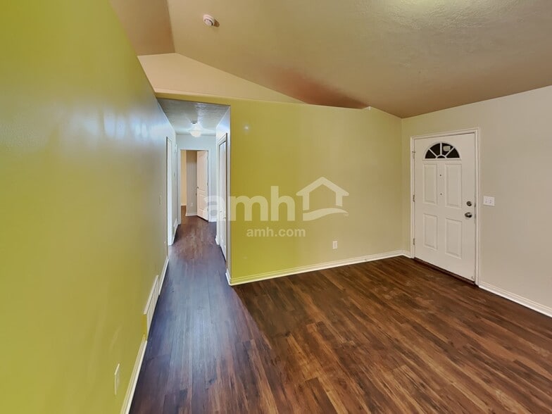 Building Photo - 105 W 1200 S