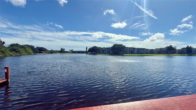 Building Photo - 9340 Lagoon Pl