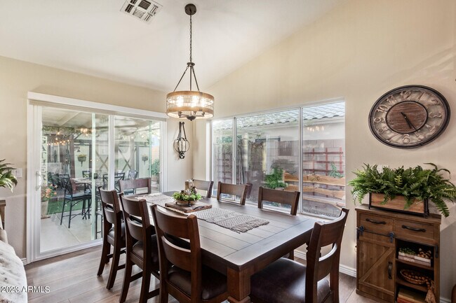 Building Photo - 10853 W Manzanita Dr