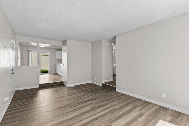 Building Photo - 1100 sq foot 2 bedroom 1.5 bathroom with full size washer/dryer available now!