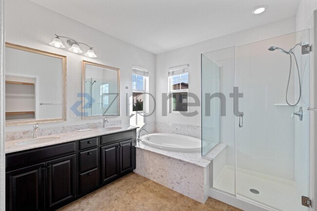 Building Photo - 2060 Salice Wy