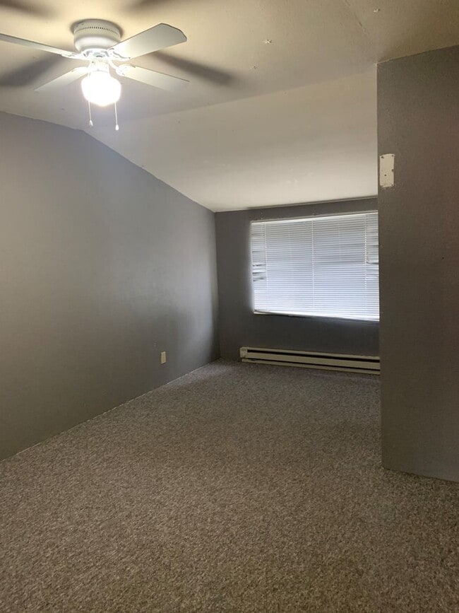 Building Photo - 1217 W Woodin Ave