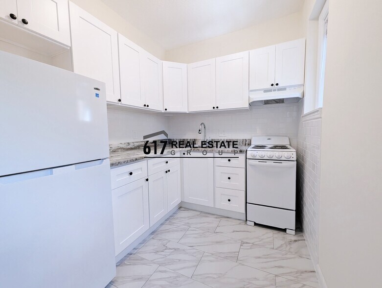 Building Photo - 2018 Commonwealth Ave