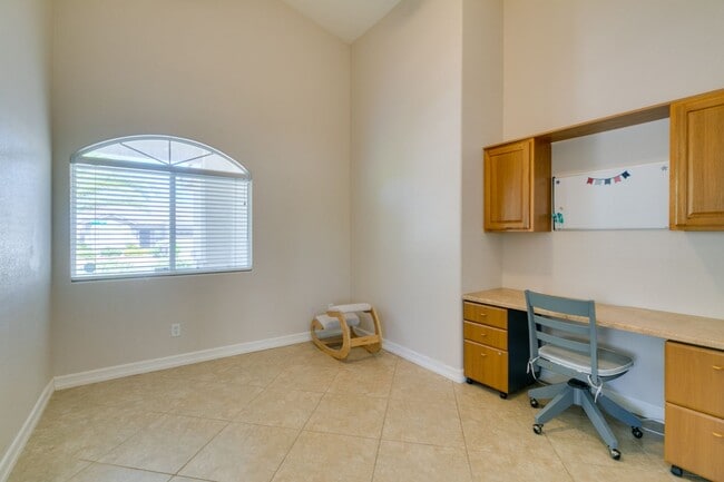 Building Photo - IMMACULATE & IMMEDIATE OCCUPANCY 3BEDROOM GREEN VALLEY BEAUTY!