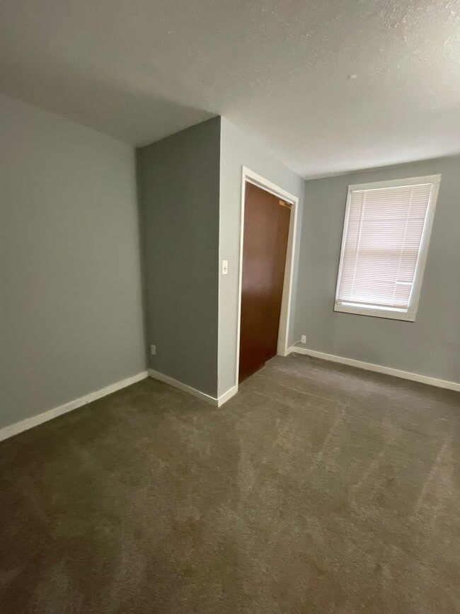 Building Photo - 215 E Copley Ave