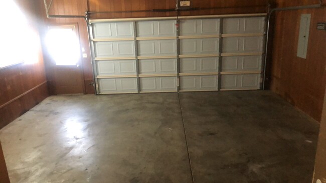 Building Photo - Coming Soon Great location!