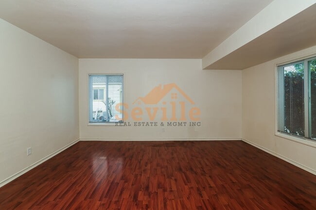 Building Photo - Single story 3BR/1BA home in convenient South Berkeley neighborhood.