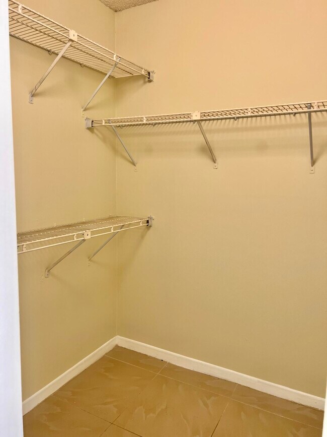 Building Photo - 752 Executive Center Dr