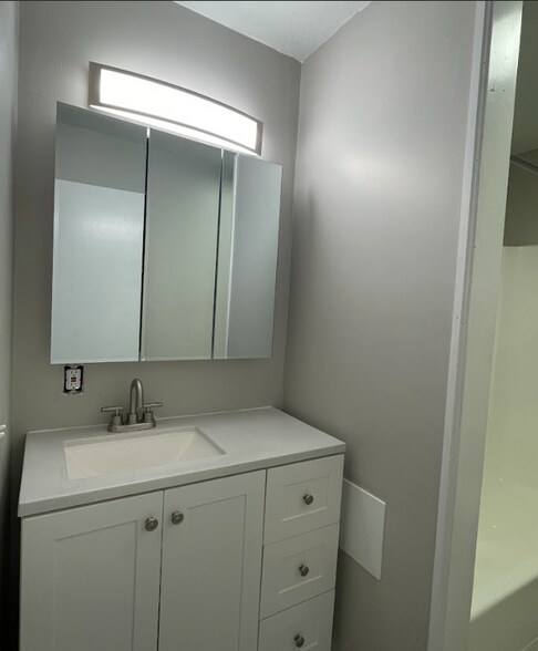 Building Photo - 333 N Hamilton St