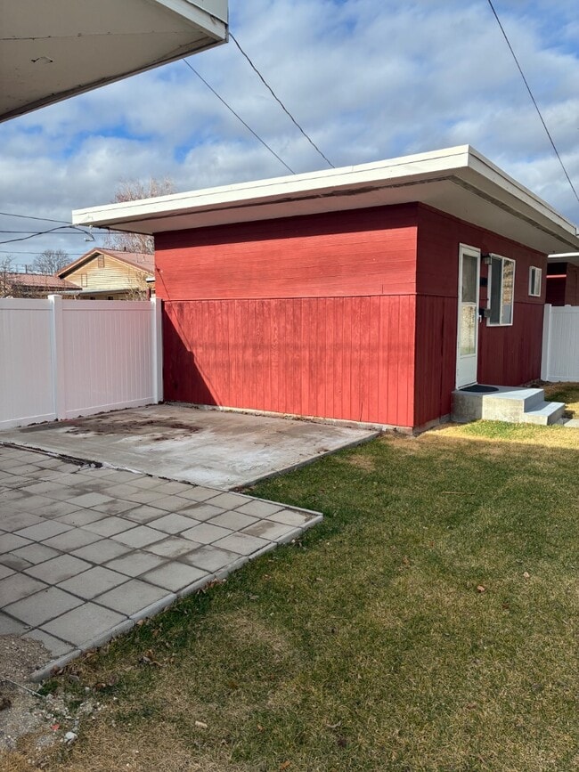 Building Photo - 609 J St