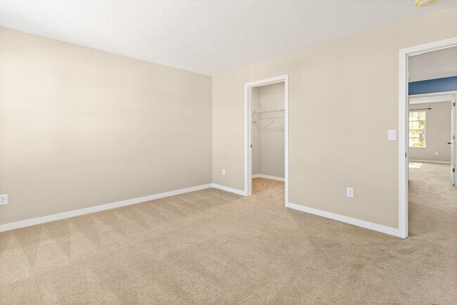 Building Photo - Now Leasing! Comfortable Family Home on Ke...