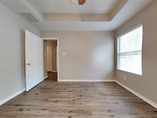 Building Photo - 2343 Village Leaf Dr