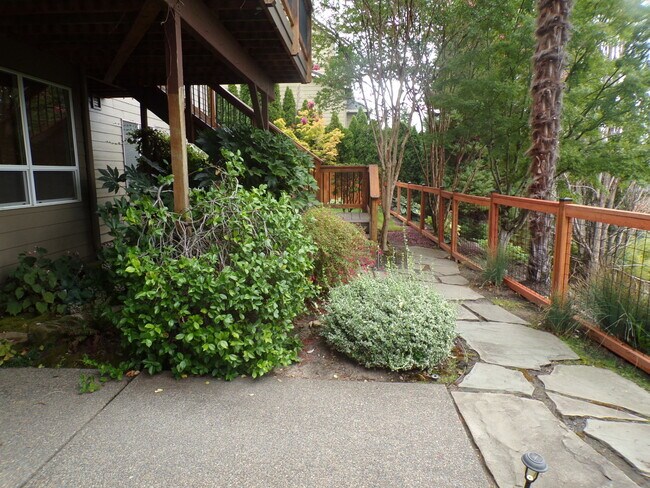 Building Photo - 10630 SW Kable St