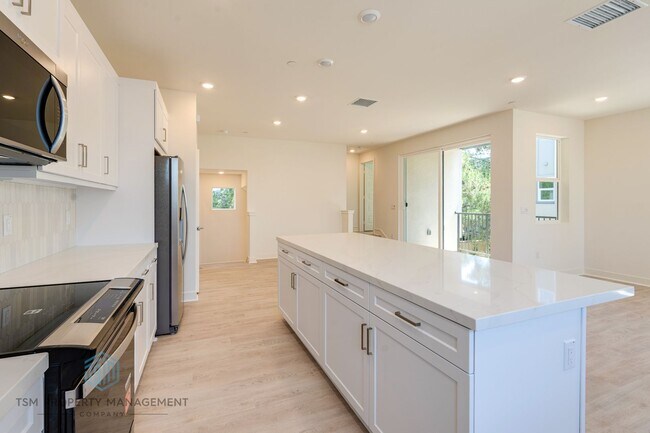 Building Photo - Brand New Built 3 Bed 2.5 Bath Flex Townhouse in Ontario!