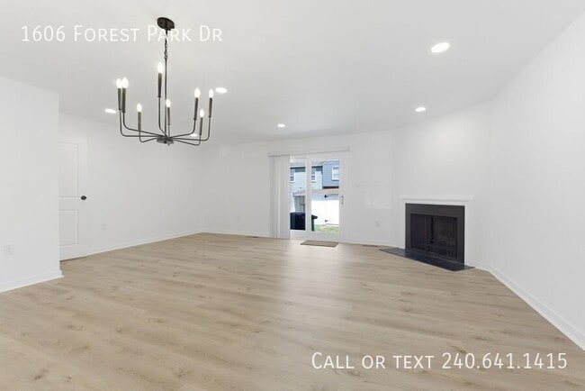 Building Photo - 1606 Forest Park Dr
