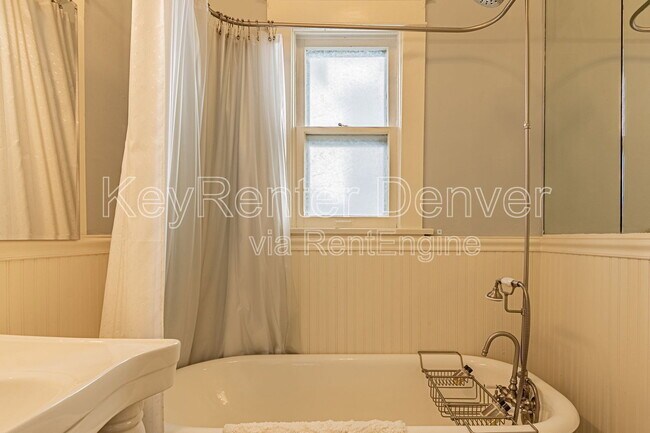 Building Photo - 740 S Corona St