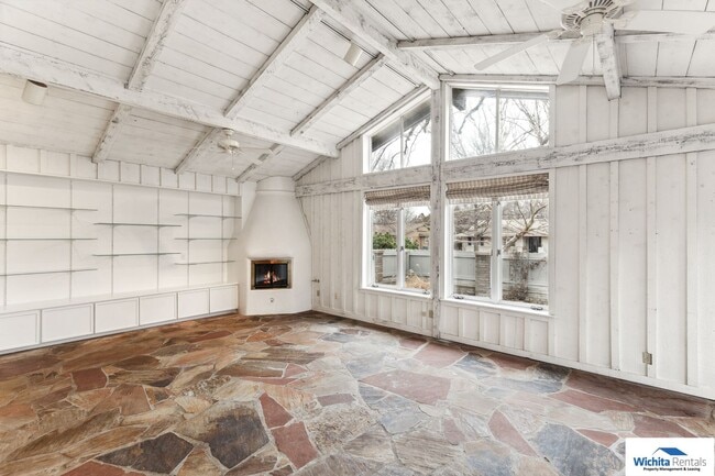 Building Photo - Beautiful 2,961 Sqft home in a Great Neighborhood!!